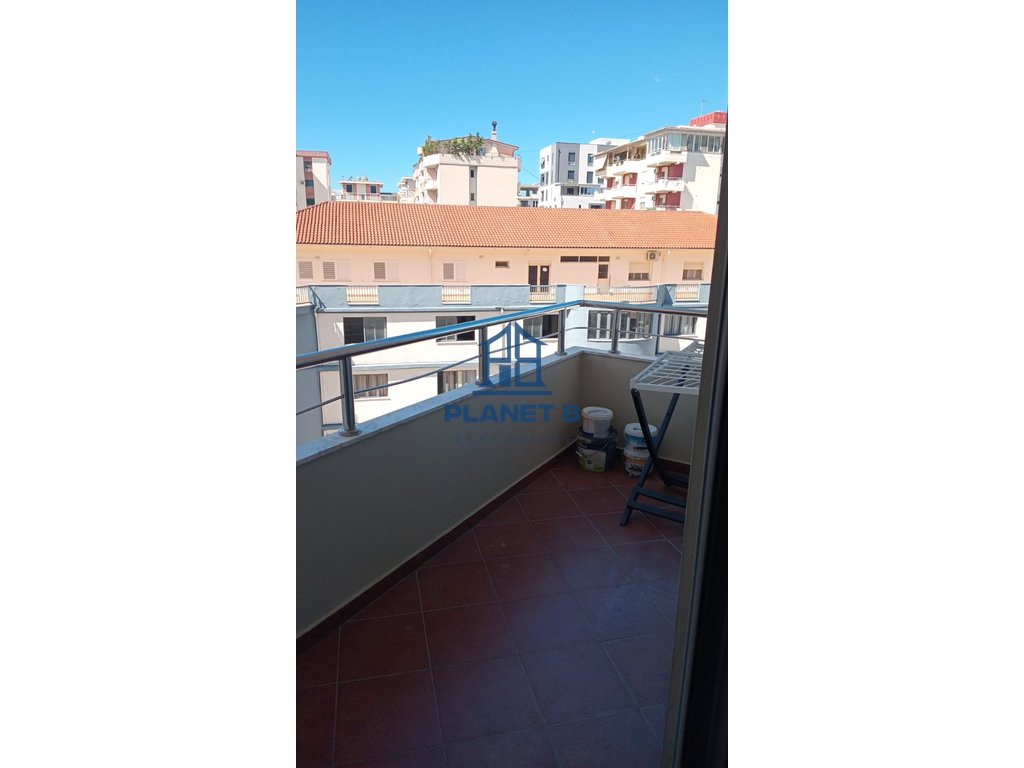 Shitet Apartamenti 1+1 tek Rruga e Çipajve në Vlorë