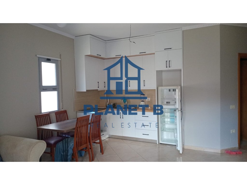 Shitet Apartamenti 1+1 tek Rruga e Çipajve në Vlorë