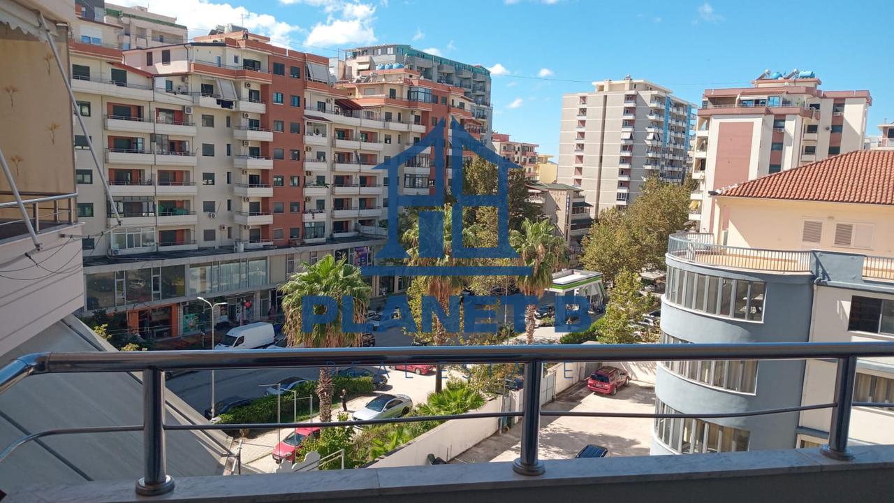 Shitet Apartamenti 1+1 tek Rruga e Çipajve në Vlorë