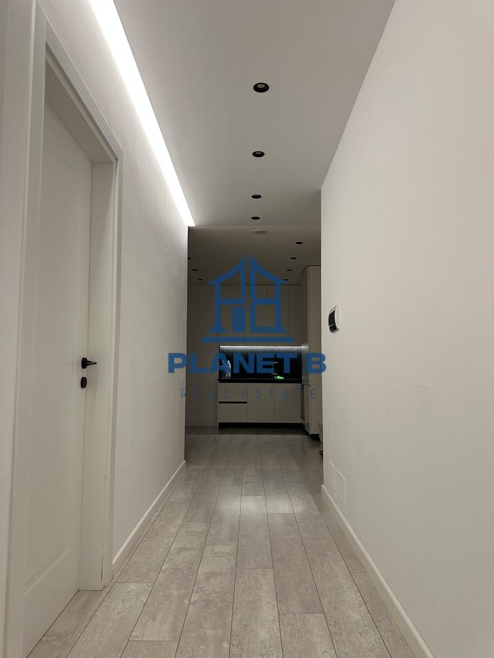 Vendesi Appartamento 2+1 di Lusso sul Lungomare, Vlorë