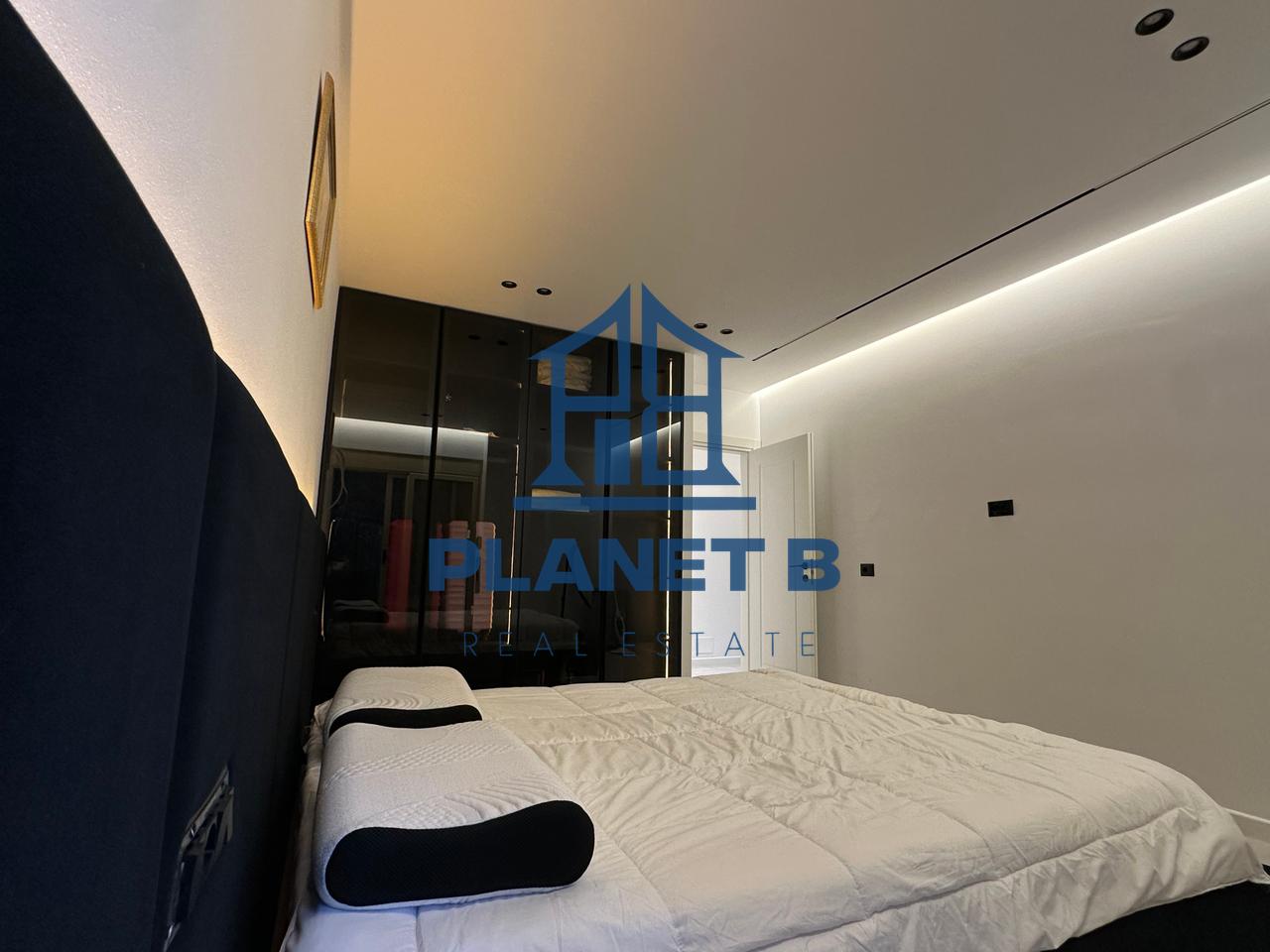 Vendesi Appartamento 2+1 di Lusso sul Lungomare, Vlorë