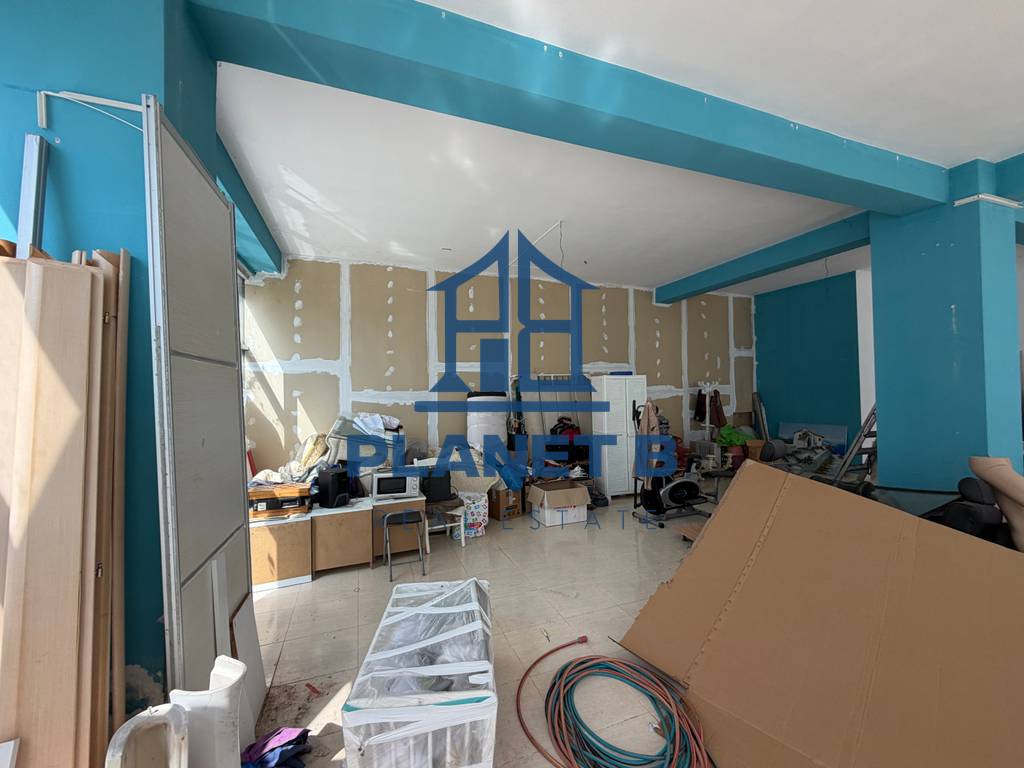 AMBIENT KOMERCIAL NË SHITJE – VLORË | POZICION STRATEGJIK