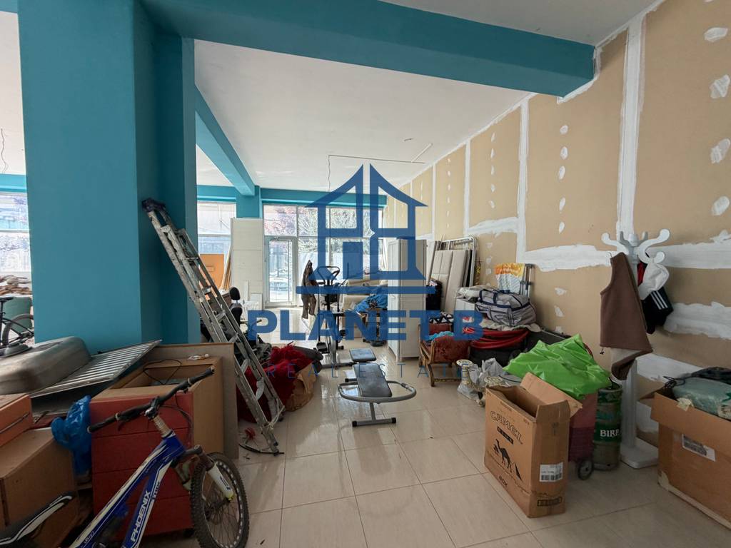 AMBIENT KOMERCIAL NË SHITJE – VLORË | POZICION STRATEGJIK