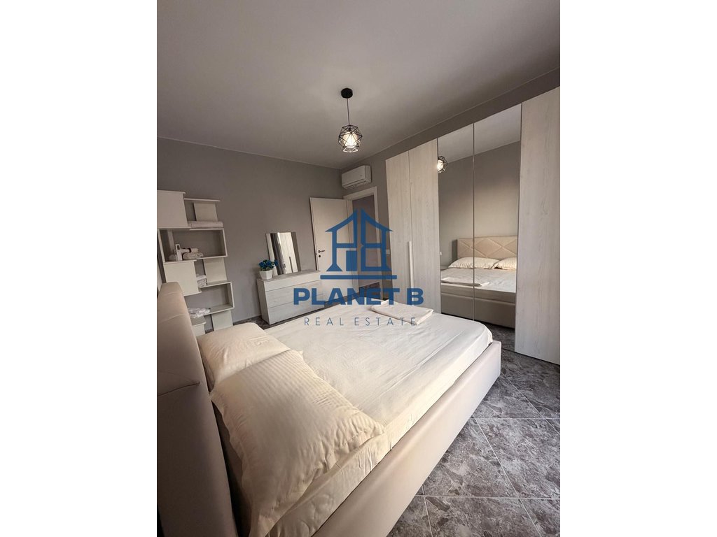 Jepet me qira apartament 2+1 në Lungomare,Vlorë