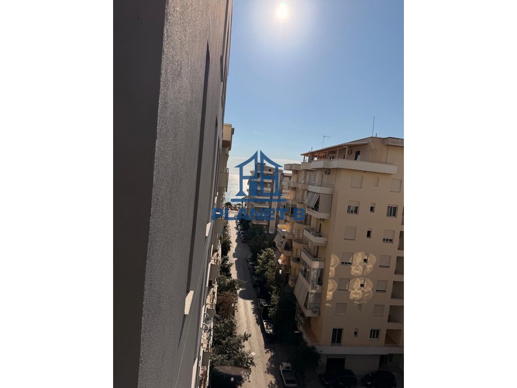Jepet me qira apartament 2+1 në Lungomare,Vlorë