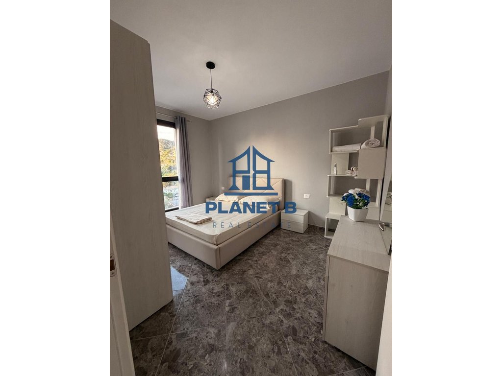 Jepet me qira apartament 2+1 në Lungomare,Vlorë