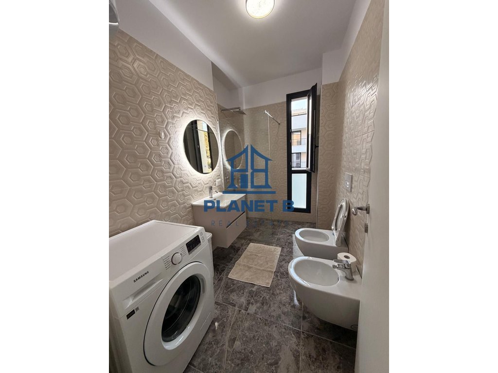 Jepet me qira apartament 2+1 në Lungomare,Vlorë