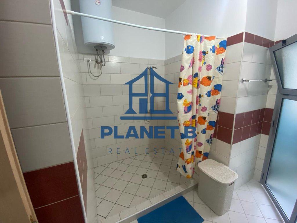 Apartament 2+2 Me Qira tek Ish -Kombinati i Peshkut ne Vlore