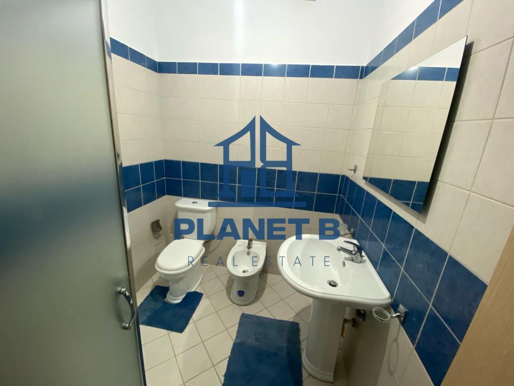 Apartament 2+2 Me Qira tek Ish -Kombinati i Peshkut ne Vlore