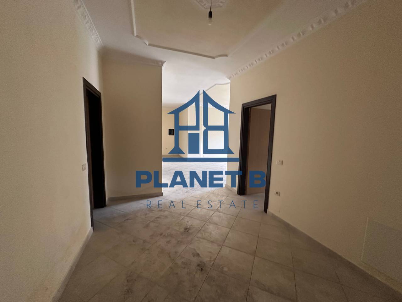 Shitet Apartamenti 3+1 në Transballkanike