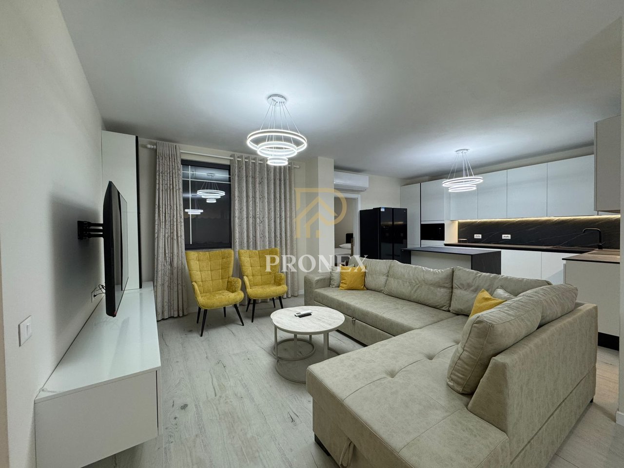 Apartament 3+1 me qira tek Komuna e Parisit