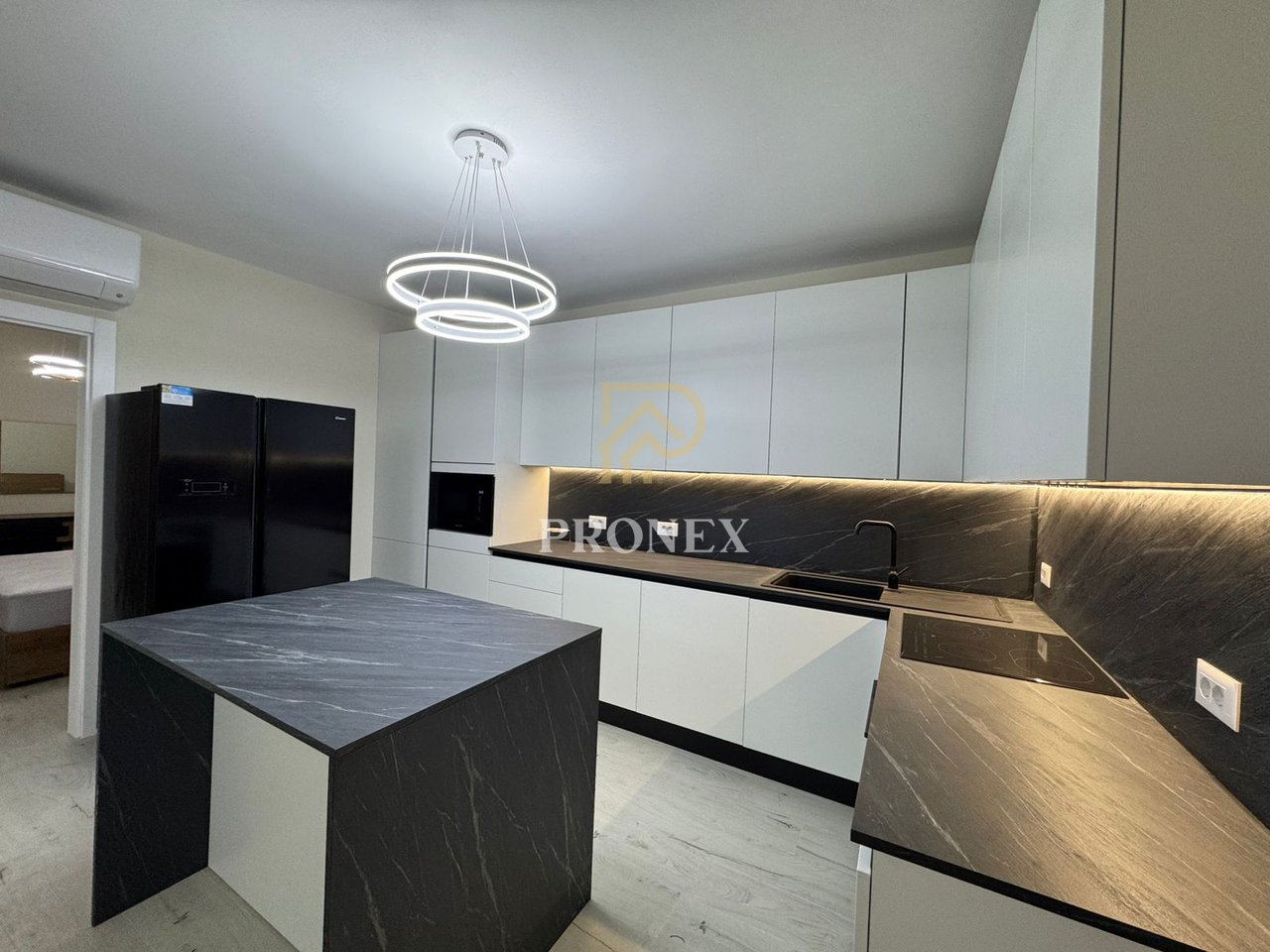 Apartament 3+1 me qira tek Komuna e Parisit
