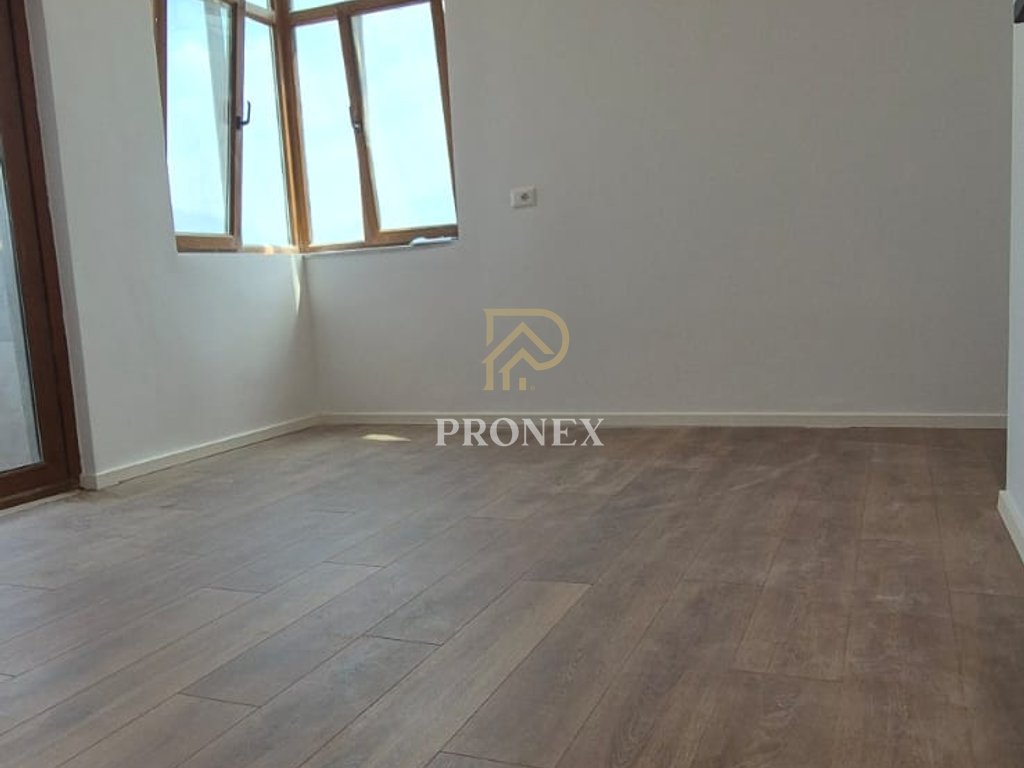 Shitet apartament 1+1 tek Irfan Tomini