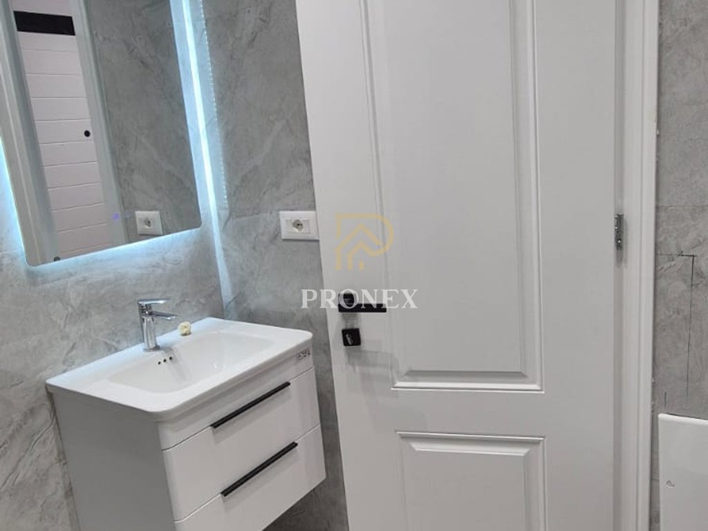 Shitet apartament 1+1 tek Irfan Tomini