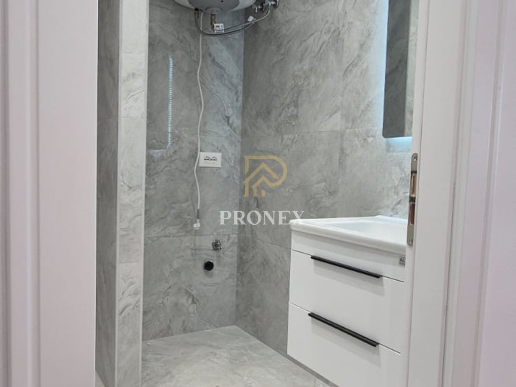 Shitet apartament 1+1 tek Irfan Tomini