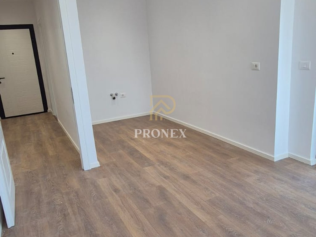 Shitet apartament 1+1 tek Irfan Tomini