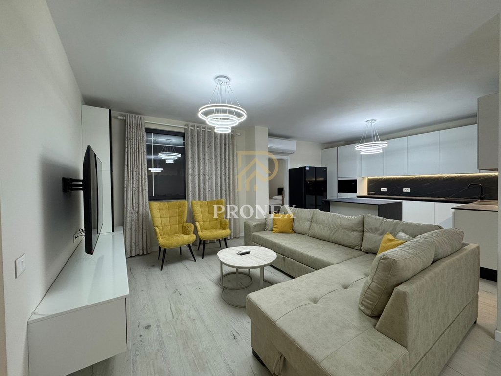 Apartament 3+1 me qira tek Komuna e Parisit