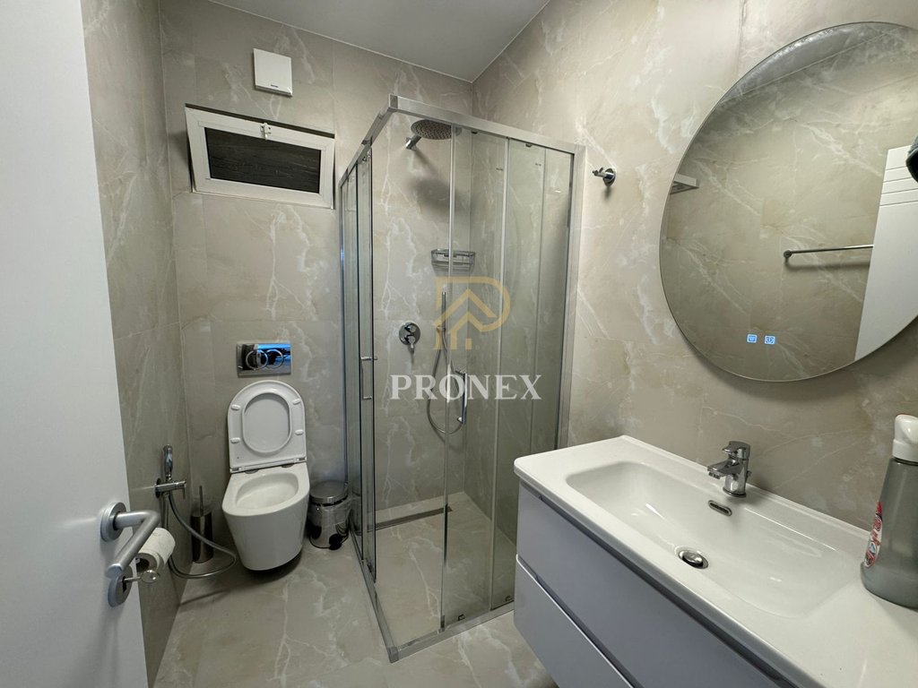 Apartament 3+1 me qira tek Komuna e Parisit