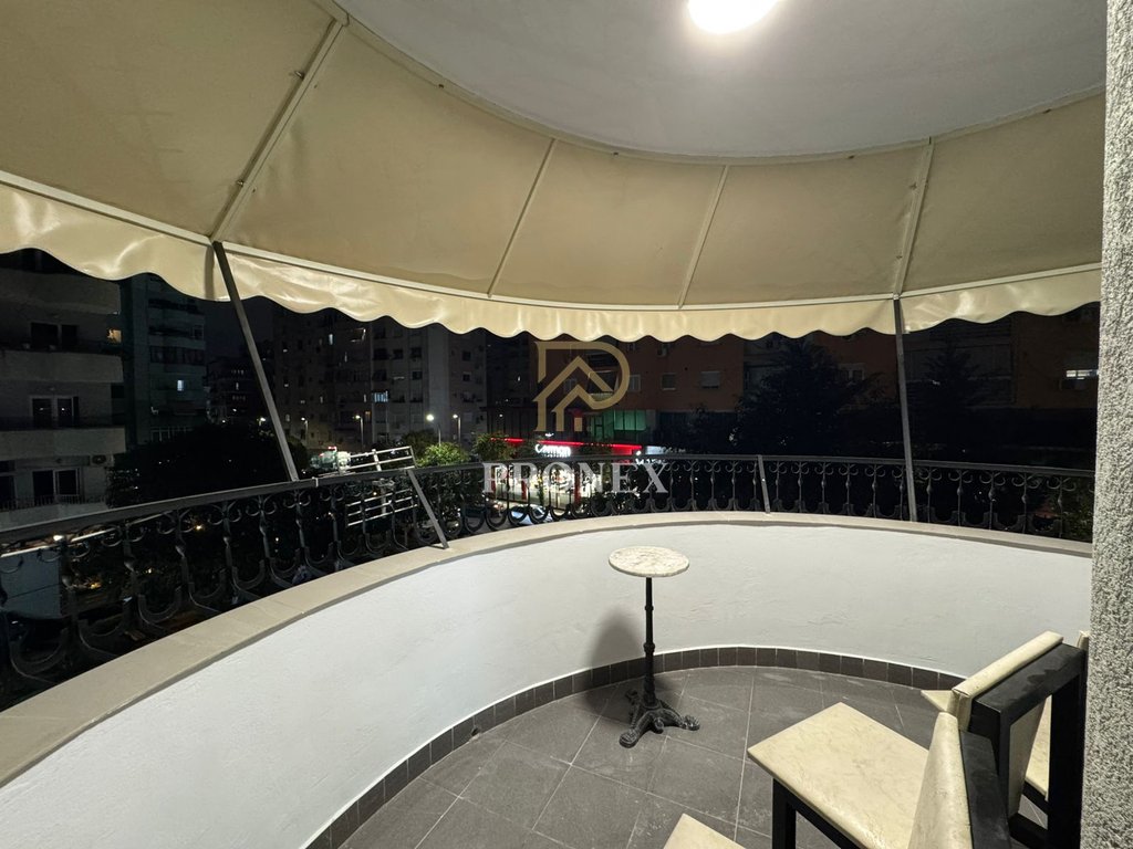 Apartament 3+1 me qira tek Komuna e Parisit