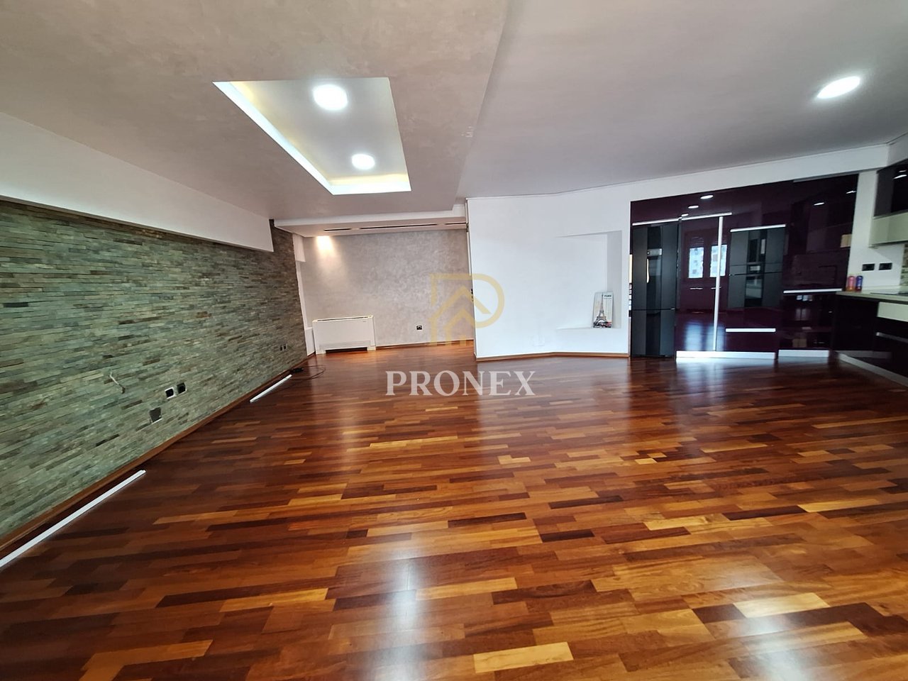 Zyrë, 3+1+2, me qira, Sheshi Willson, Tiranë - 160.000 Leke