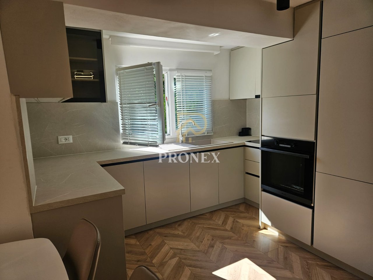 Appartamento 2+1, in affitto, Tirana, - € 700