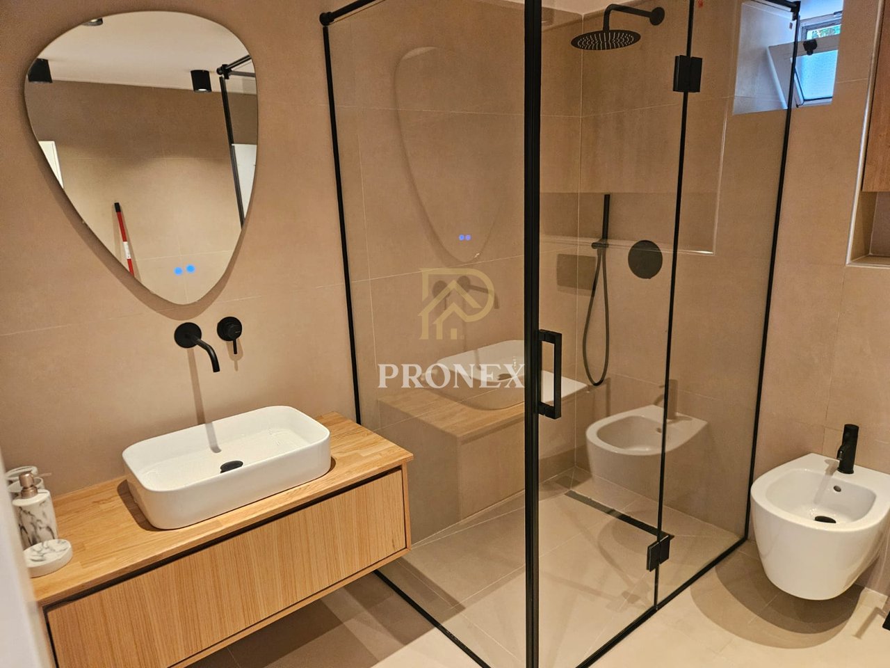 Appartamento 2+1, in affitto, Tirana, - € 700