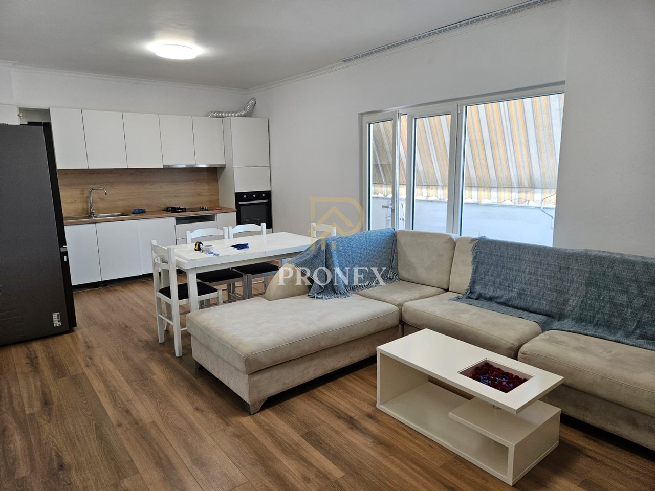 Appartamento 2+1, in affitto, 21 Dhjetori, Tirana - 80.000 lek