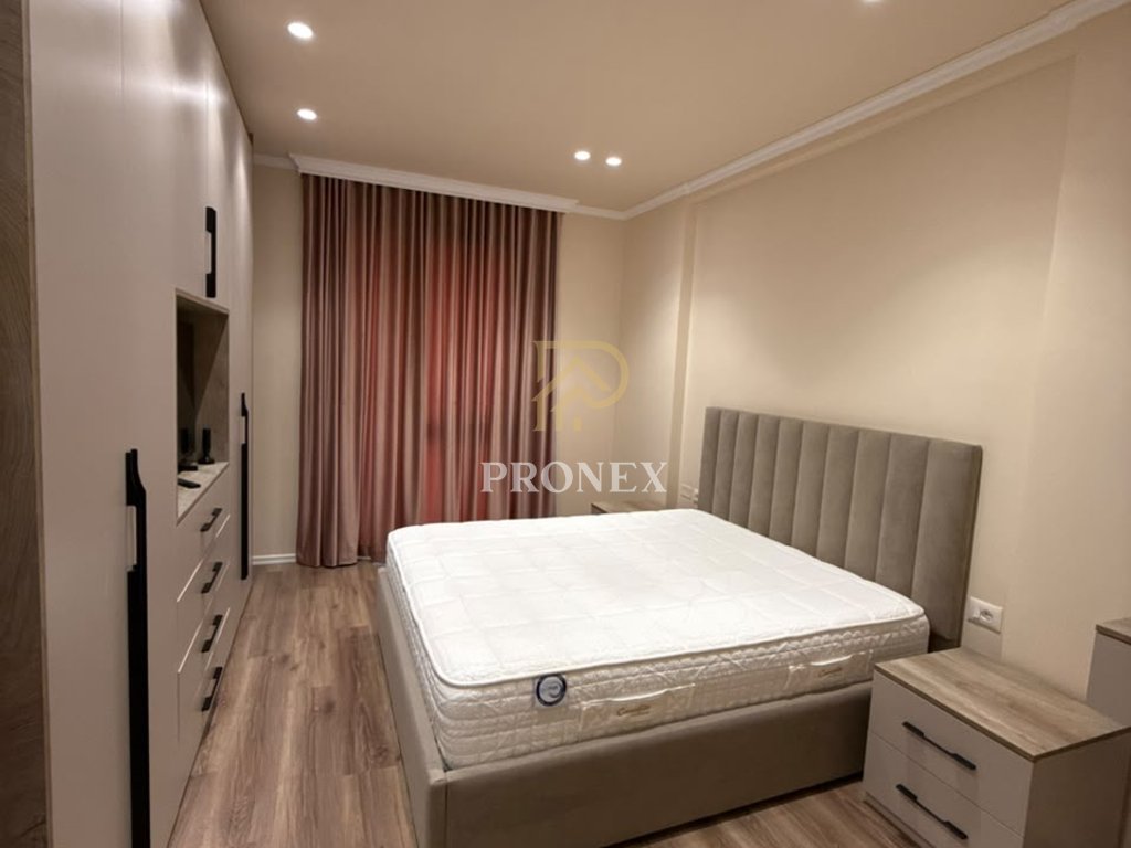Apartament me qera 1+1+ parkim tek Liqeni i Thate