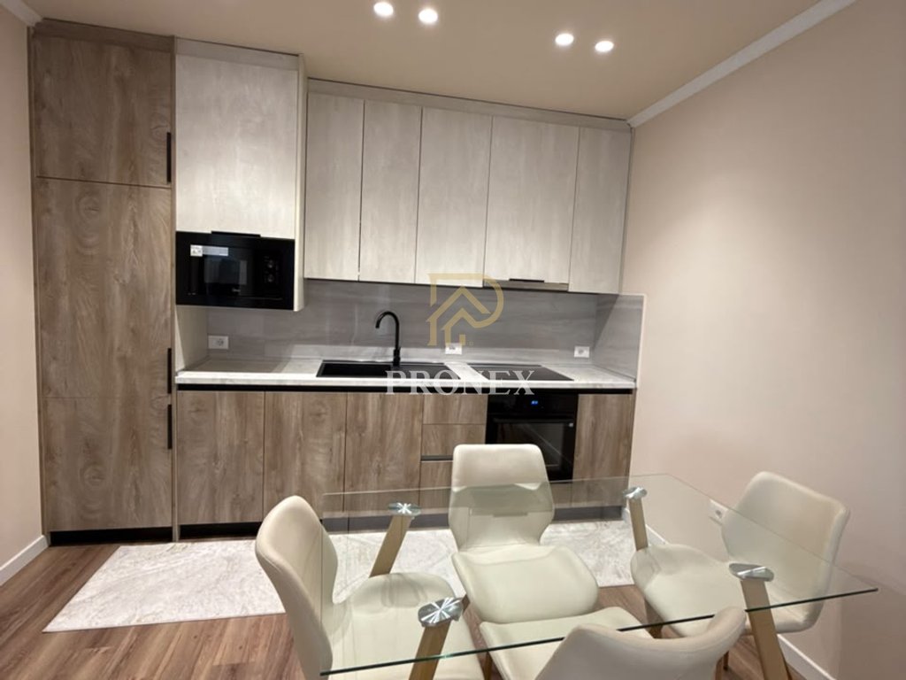 Apartament me qera 1+1+ parkim tek Liqeni i Thate