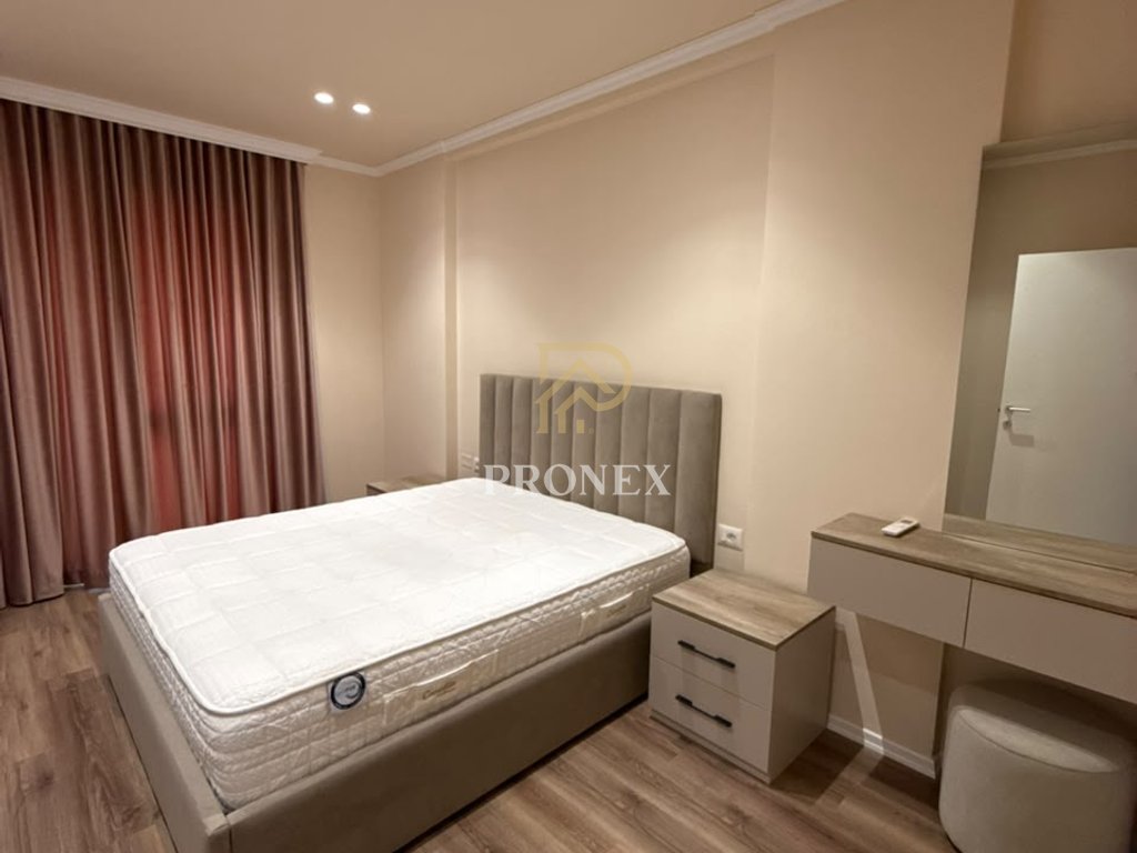 Apartament me qera 1+1+ parkim tek Liqeni i Thate