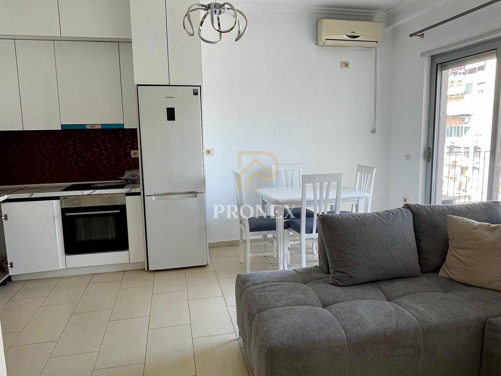 Apartament me qera 1+1 ne Qender, 75.000 Leke