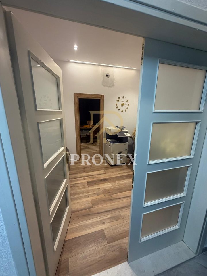 Zyrë 2+1 me qera tek 21 Dhjetori, Tirana - 80,000 lekë