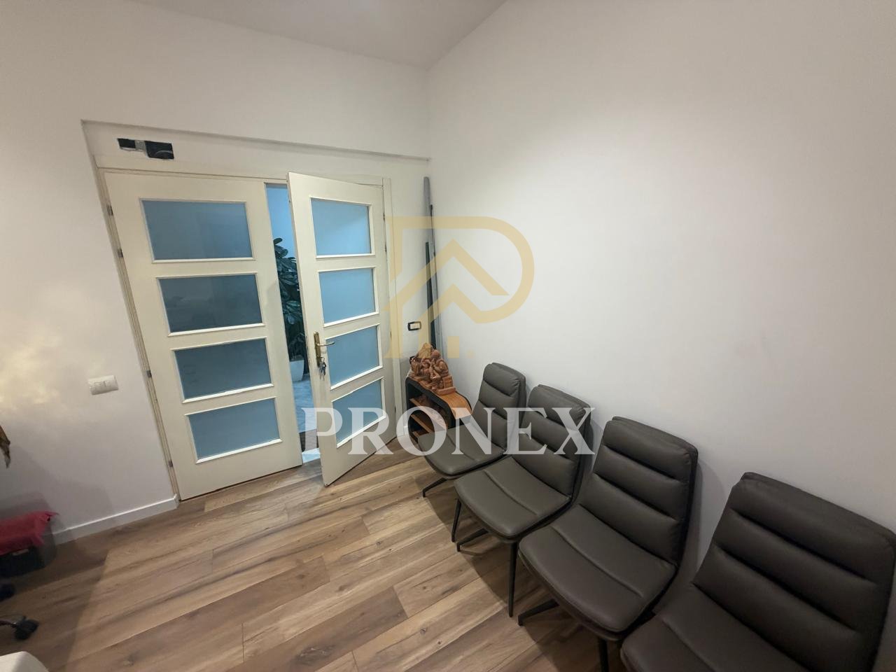 Zyrë 2+1 me qera tek 21 Dhjetori, Tirana - 80,000 lekë