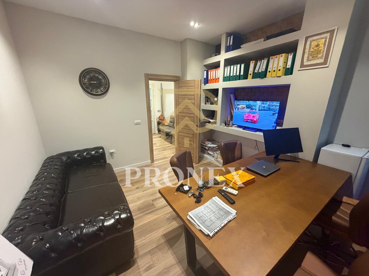 Zyrë 2+1 me qera tek 21 Dhjetori, Tirana - 80,000 lekë