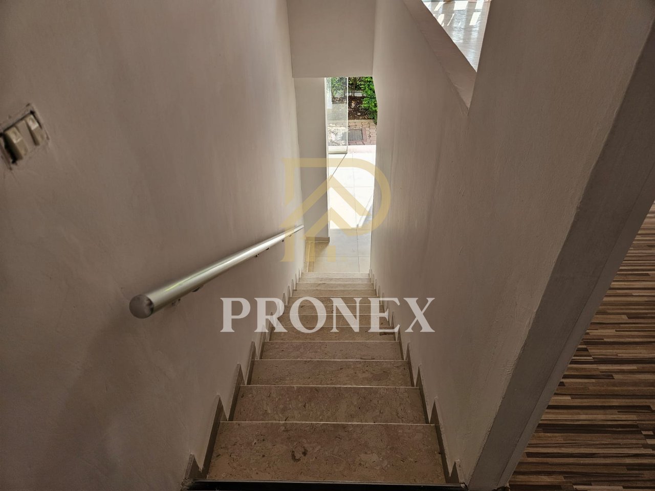 Dyqan, 3+1 për qira, në 21-Dhjetori, Tiranë- € 1000