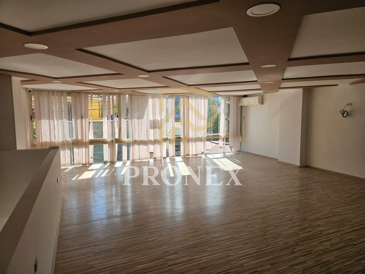 Dyqan, 3+1 për qira, në 21-Dhjetori, Tiranë- € 1000