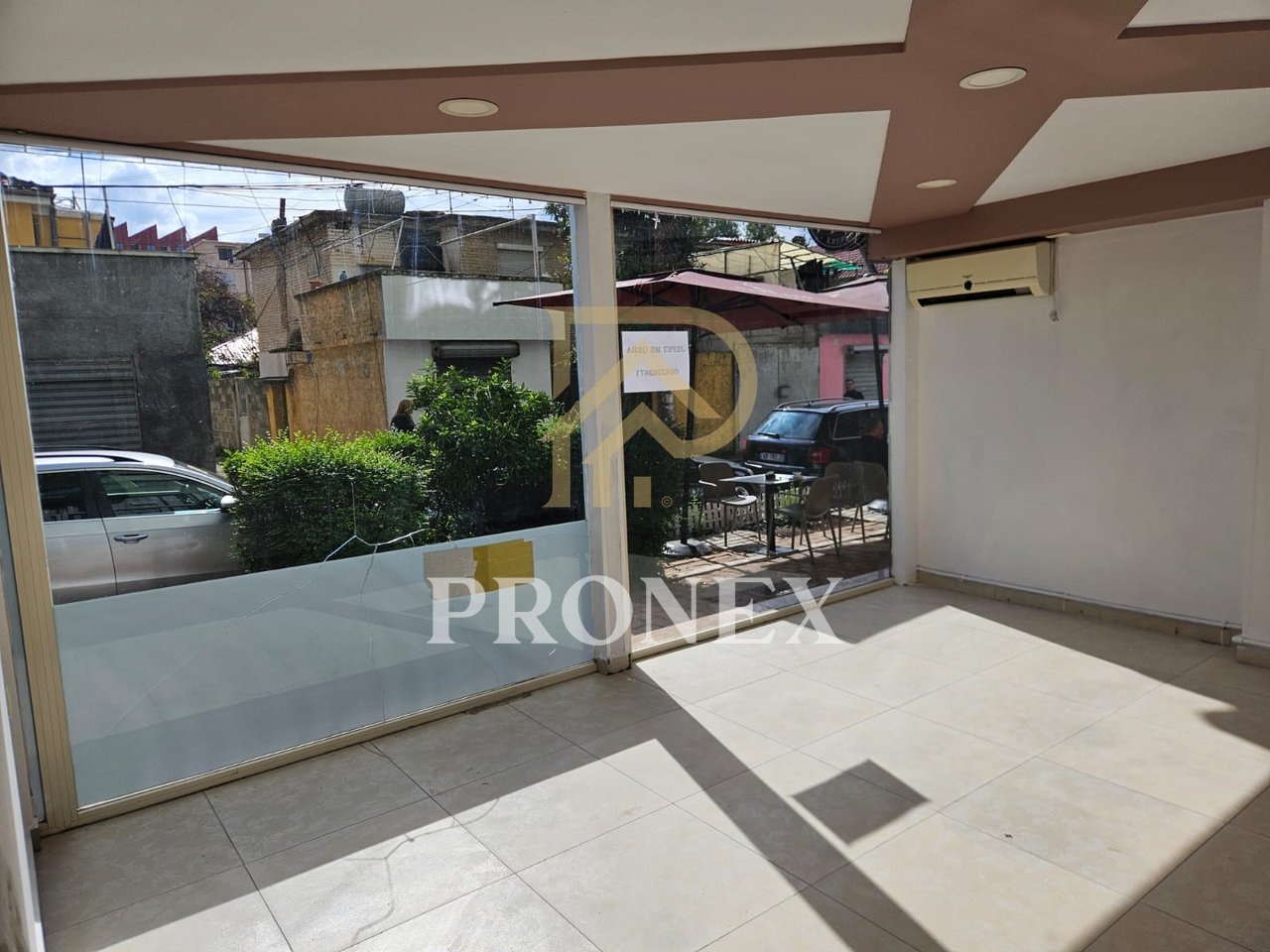 Dyqan, 3+1 për qira, në 21-Dhjetori, Tiranë- € 1000