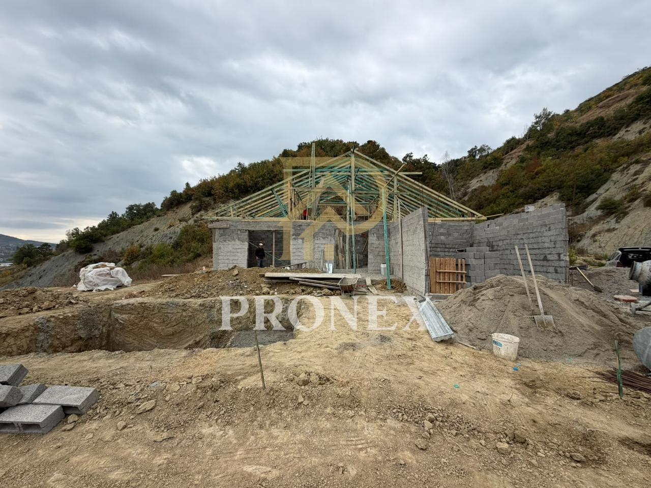 Vilë për shitje në Pezë - Helmes, Tiranë - € 290,000