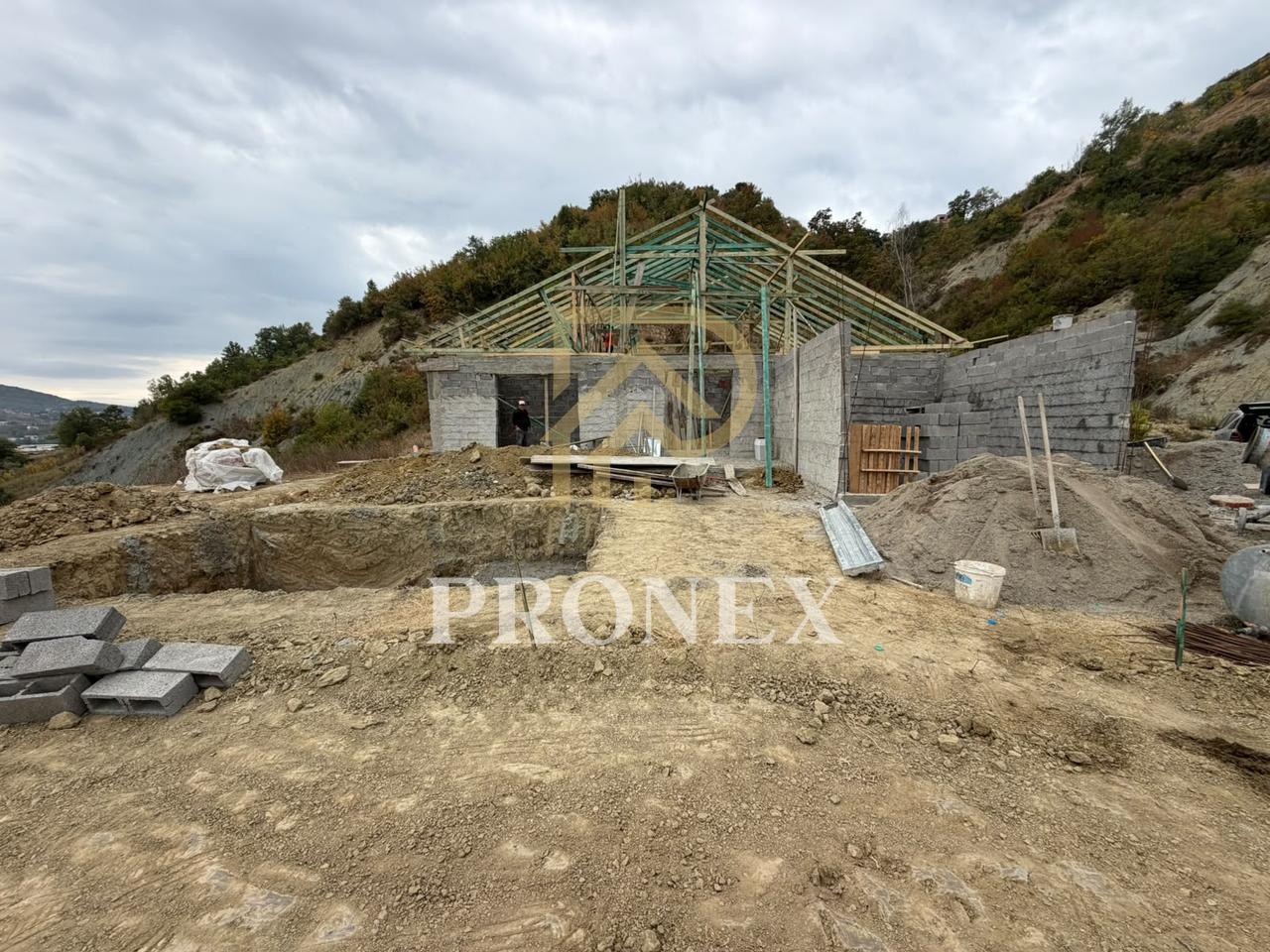Vilë për shitje në Pezë - Helmes, Tiranë - € 290,000