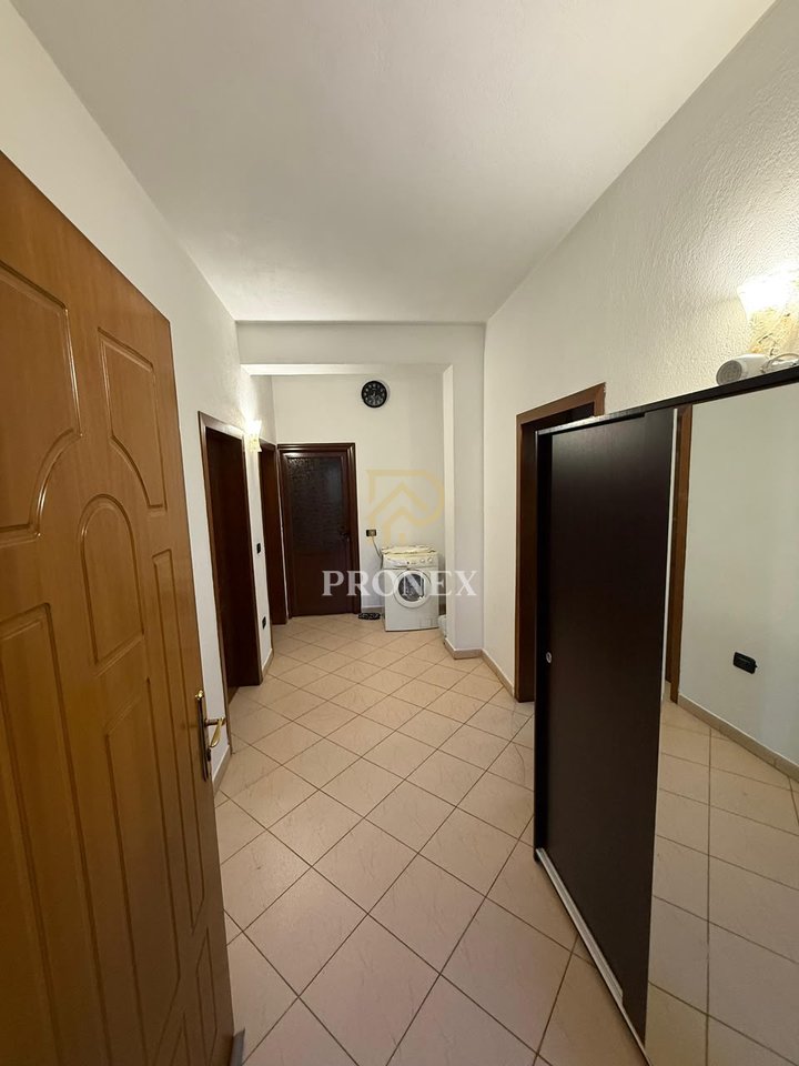 Vile 2+1+2, me qira në Sauk, Tirane - € 550 EUR