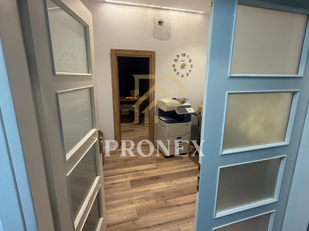 Zyrë 2+1 me qera tek 21 Dhjetori, Tirana - 80,000 lekë