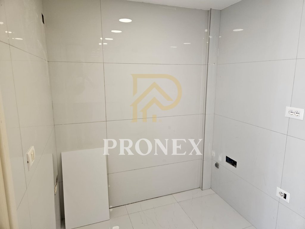 Dyqan, 3+1 për qira, në 21-Dhjetori, Tiranë- € 1000