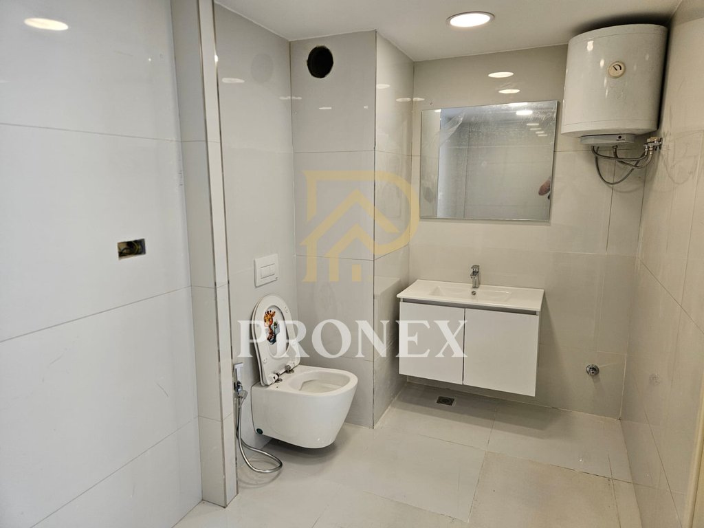 Dyqan, 3+1 për qira, në 21-Dhjetori, Tiranë- € 1000