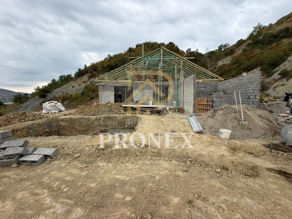 Vilë për shitje në Pezë - Helmes, Tiranë - € 290,000