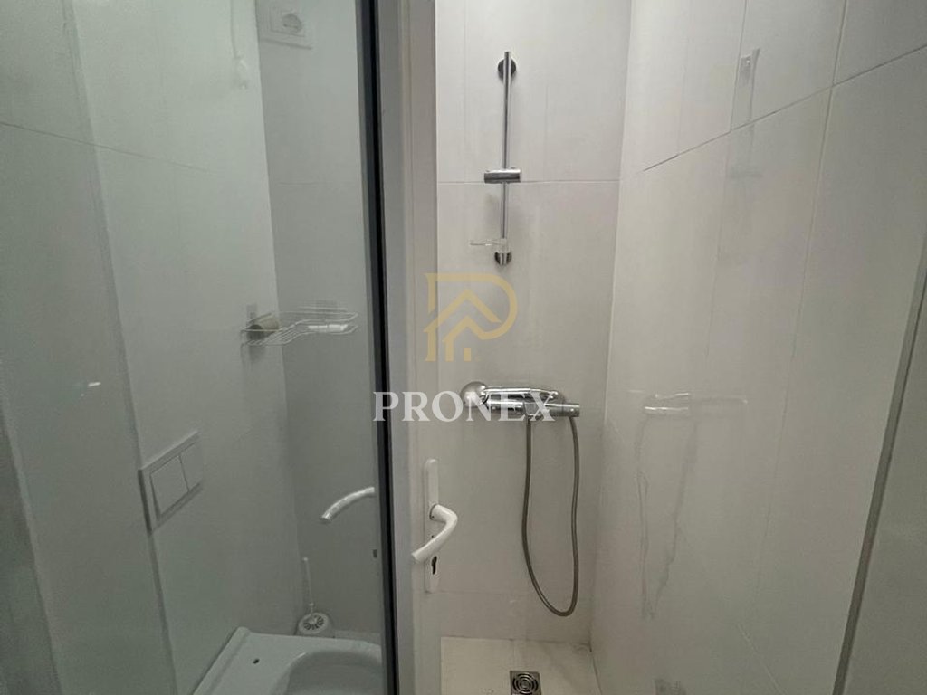 Zyrë 2+1 me qira, Rruga e Kavajës, 650 €