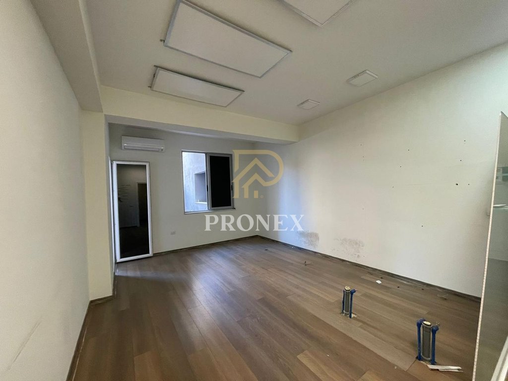Zyrë 2+1 me qira, Rruga e Kavajës, 650 €