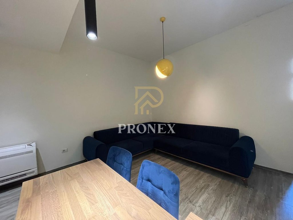 Zyrë 2+1 me qira, Rruga e Kavajës, 650 €