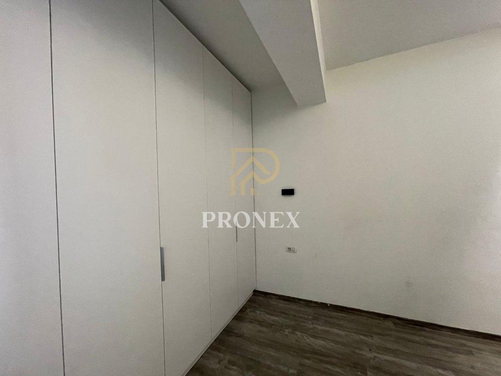 Zyrë 2+1 me qira, Rruga e Kavajës, 650 €