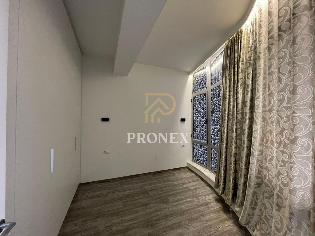 Zyrë 2+1 me qira, Rruga e Kavajës, 650 €