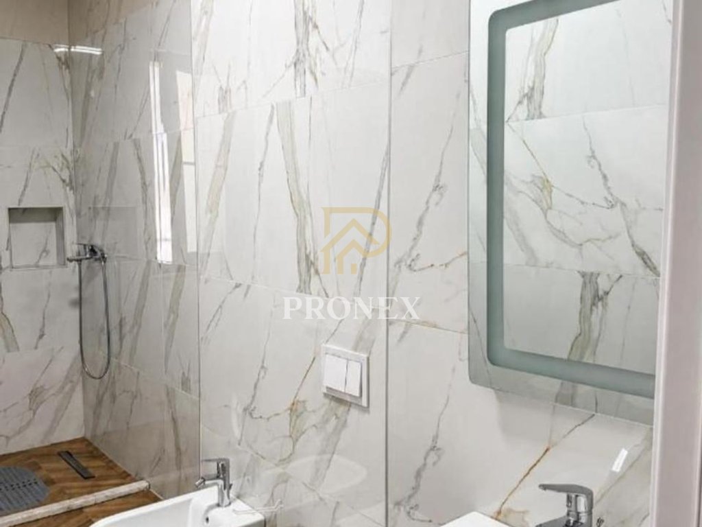 Apartament me qera 2+1+2 tek 21 Dhjetori Square 21